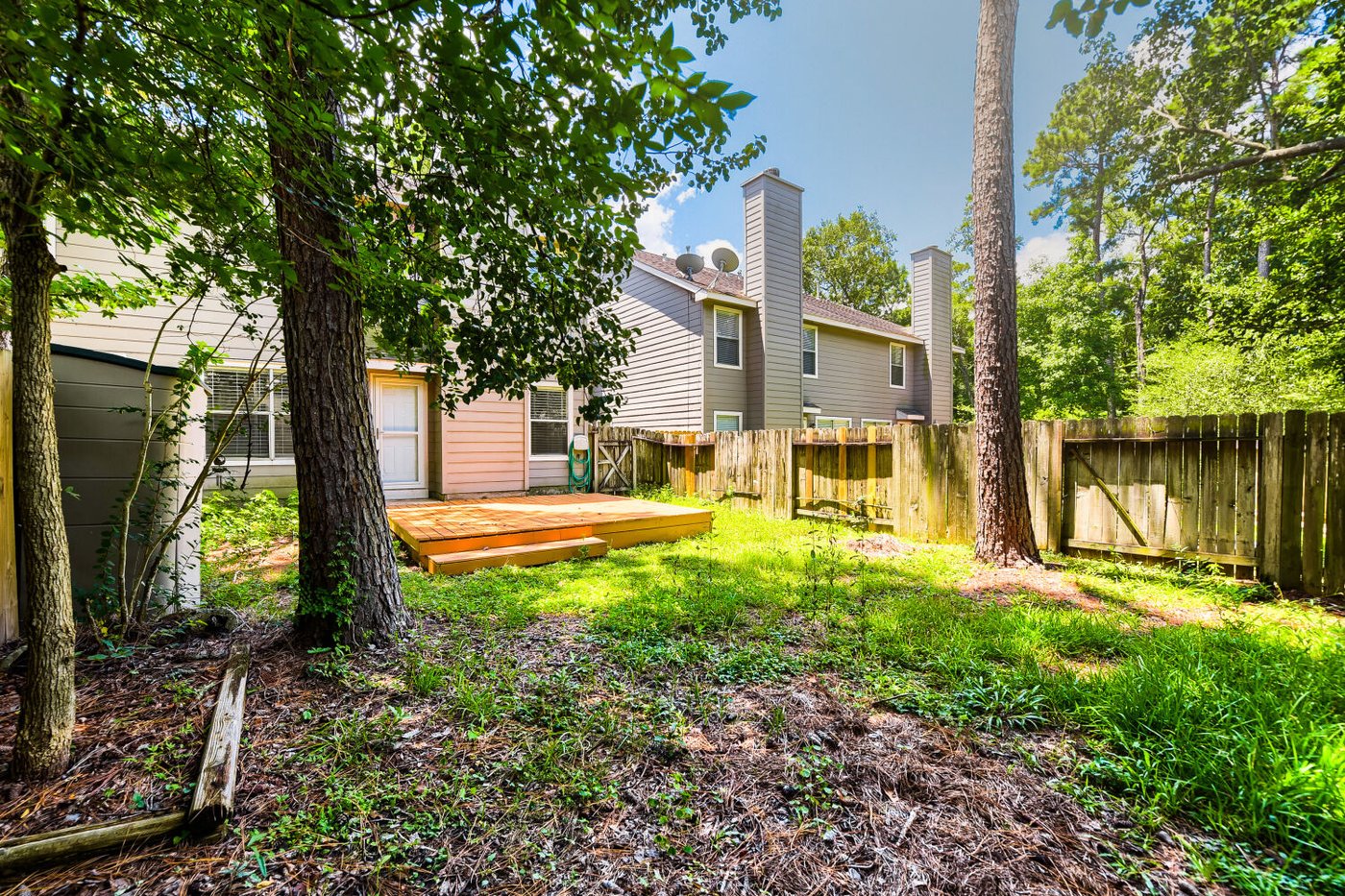 Rear exterior with an attached garage at 11 Wineberry Pl, The Woodlands