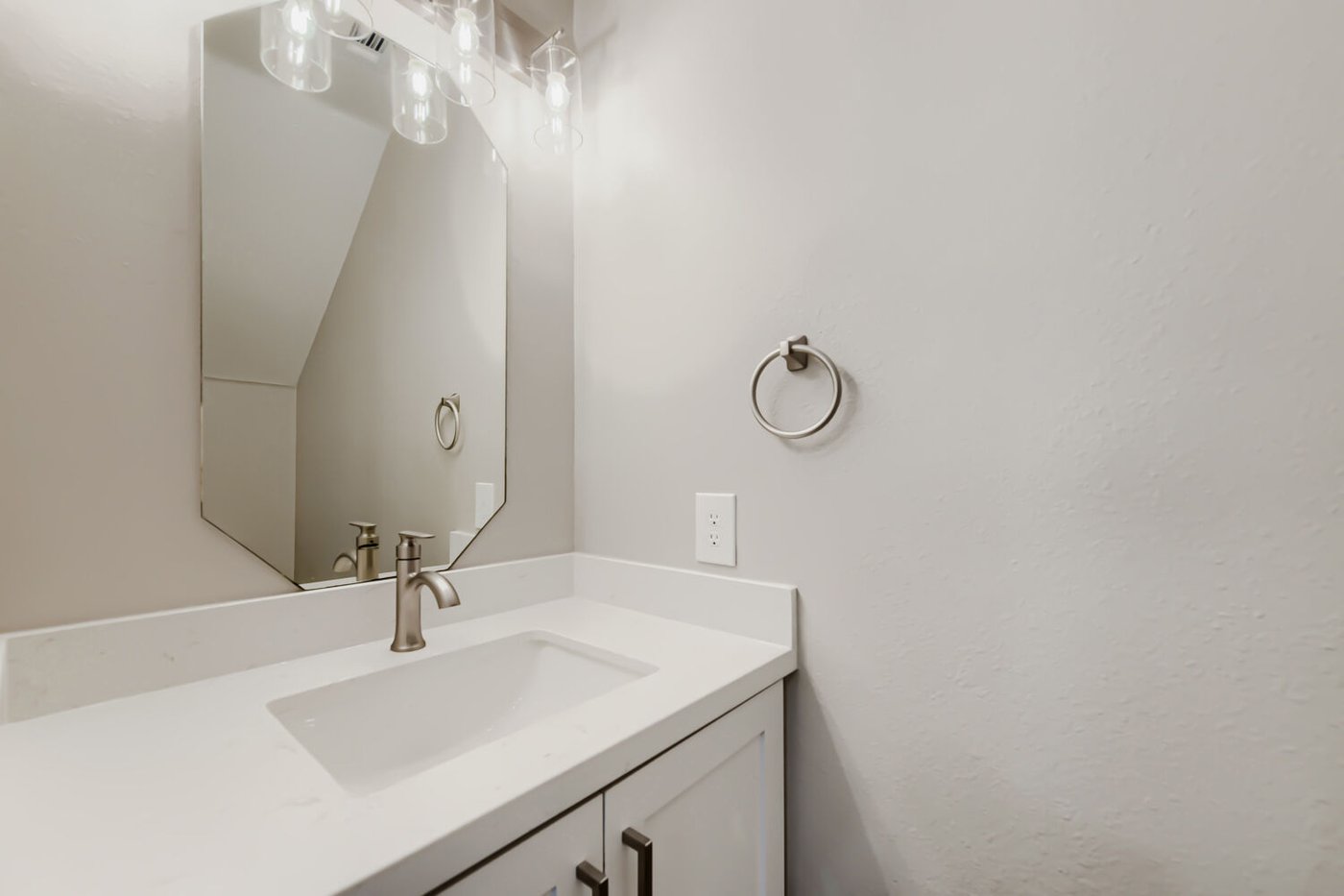 Powder bath with a white vanity at 11 Wineberry Pl, The Woodlands