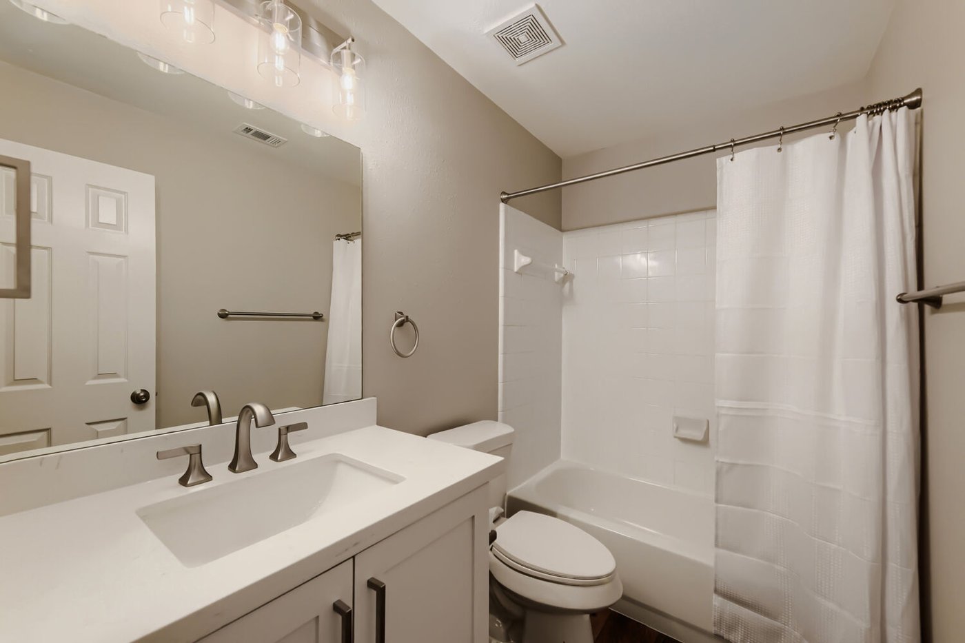 Primary bathroom with a crisp white vanity at 11 Wineberry Pl, The Woodlands