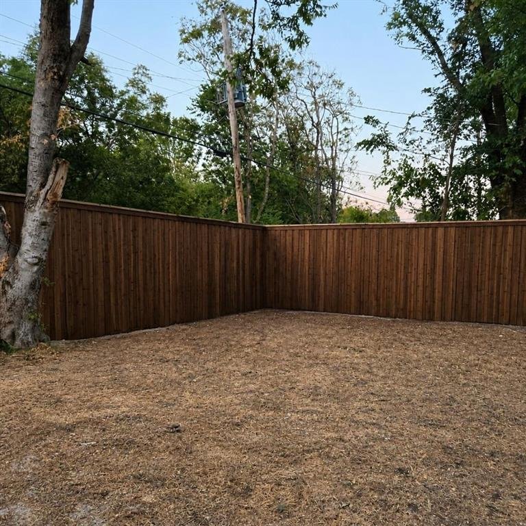 Backyard 2 at 1241 E Pentagon Pkwy, Dallas