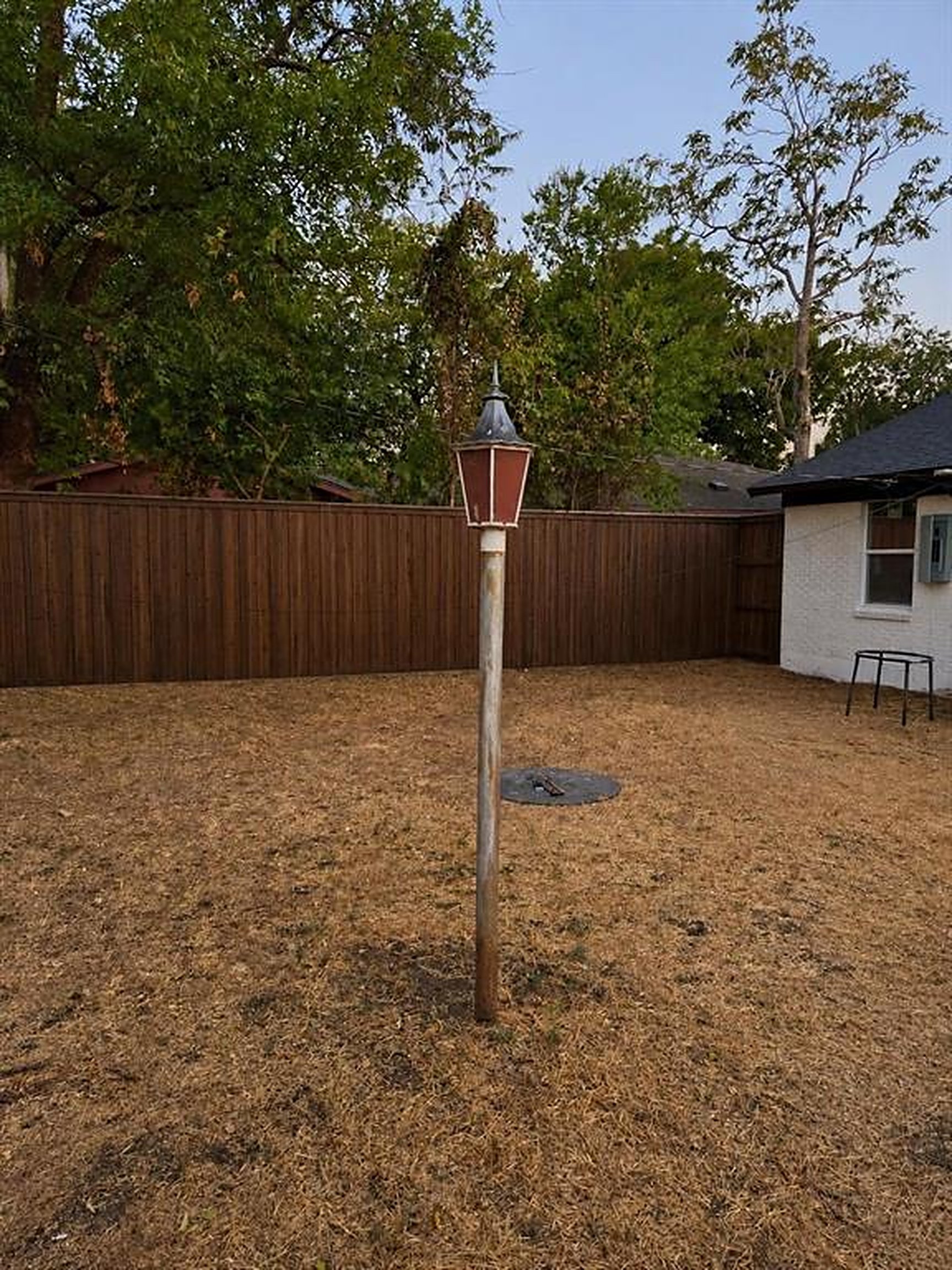 Backyard 3 at 1241 E Pentagon Pkwy, Dallas