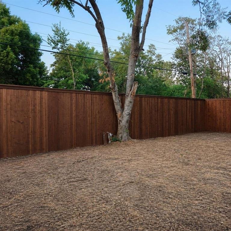 Backyard at 1241 E Pentagon Pkwy, Dallas