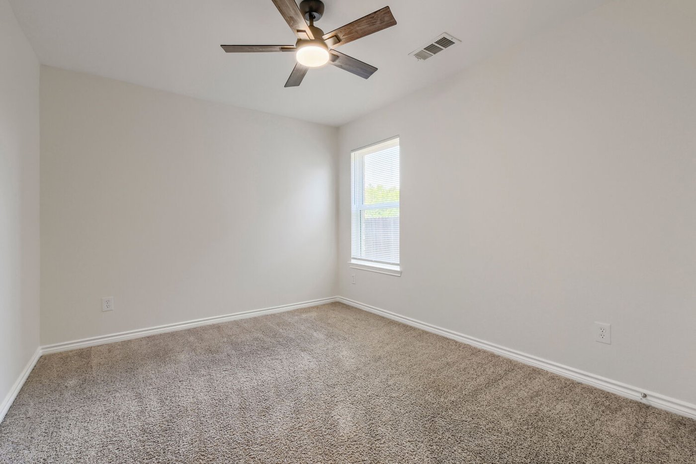 Additional bedroom with carpet at 1309 Fantail Ln, Ennis