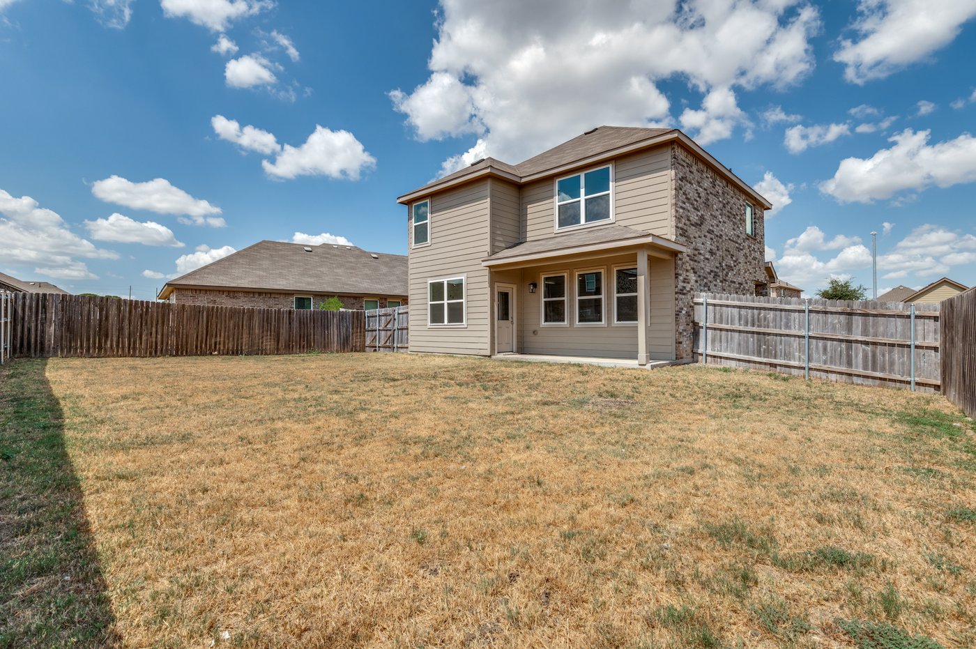 Spacious fenced backyard at 1403 Kinglet Dr, Ennis, TX