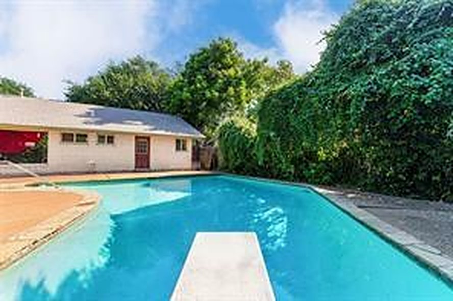 Swimming pool and backyard at 1608 Freeman Ct, Arlington