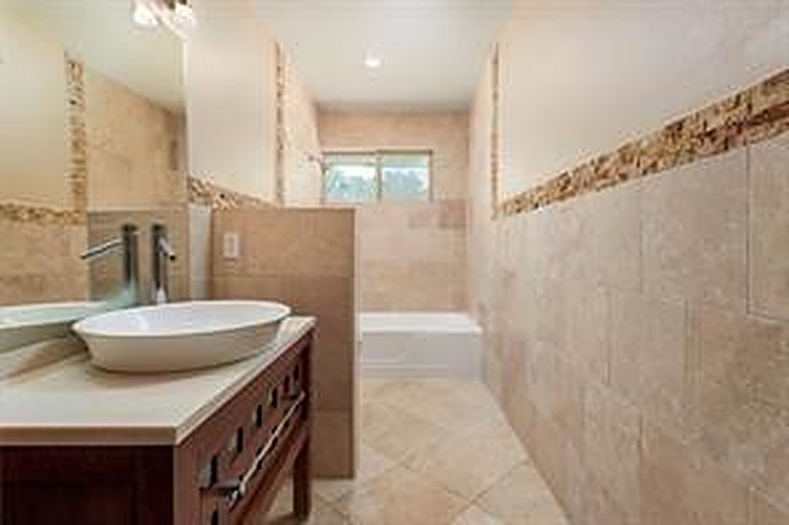 Primary bathroom at 1608 Freeman Ct, Arlington