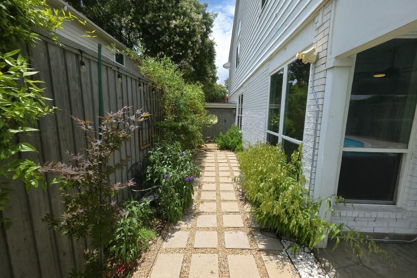 Landscaped side yard walkway with irrigation at 2009 Antwerp, Plano
