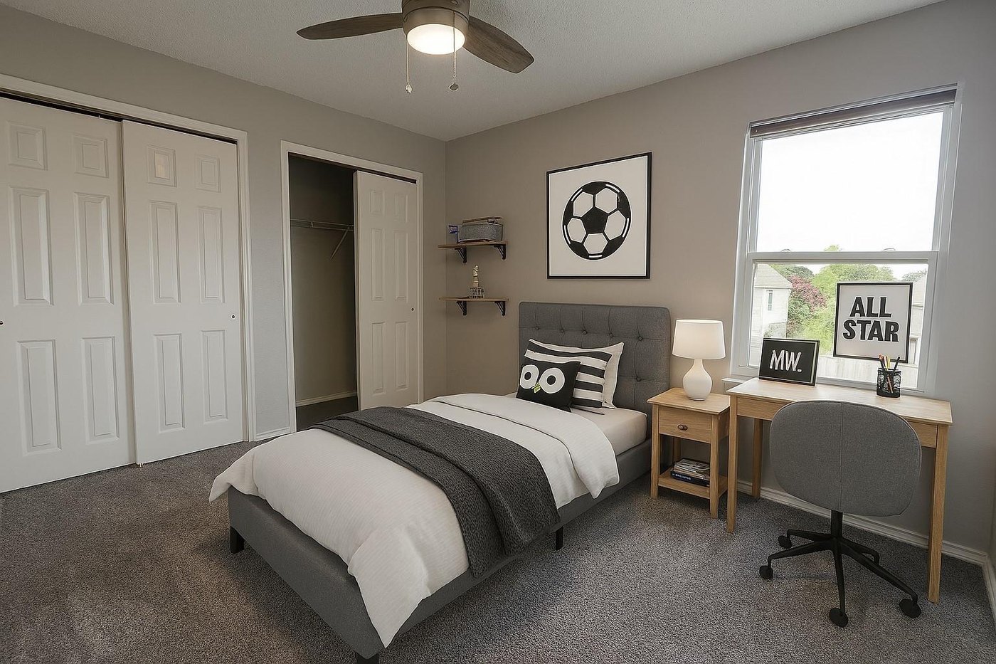 Fourth bedroom with a study desk at 2009 Antwerp, Plano
