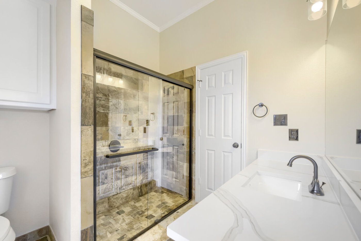Additional full bathroom at 201 N Garza Rd, Shady Shores
