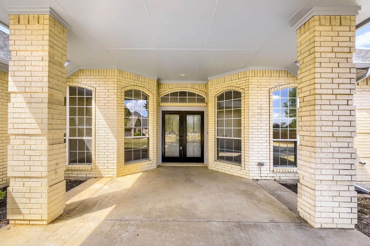 Front elevation of 201 N Garza Rd with a porte cochere entry in Shady Shores, TX