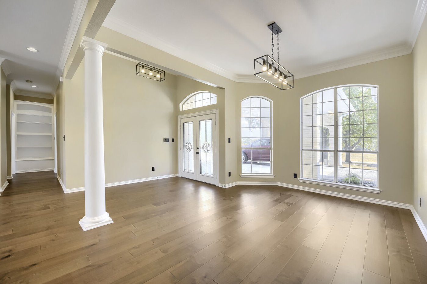 Family room filled with natural light at 201 N Garza Rd, Shady Shores