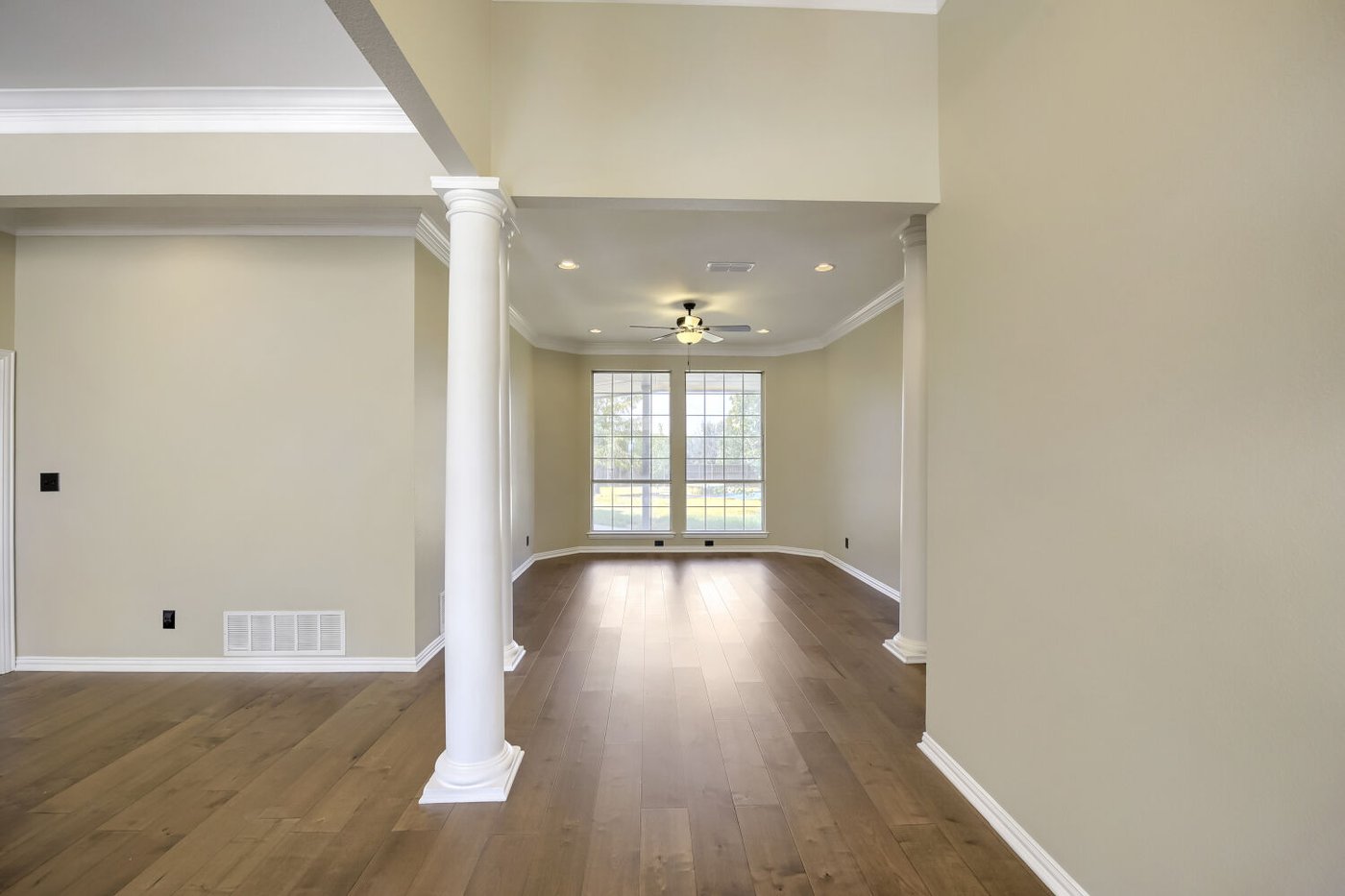 Entry foyer at 201 N Garza Rd, Shady Shores
