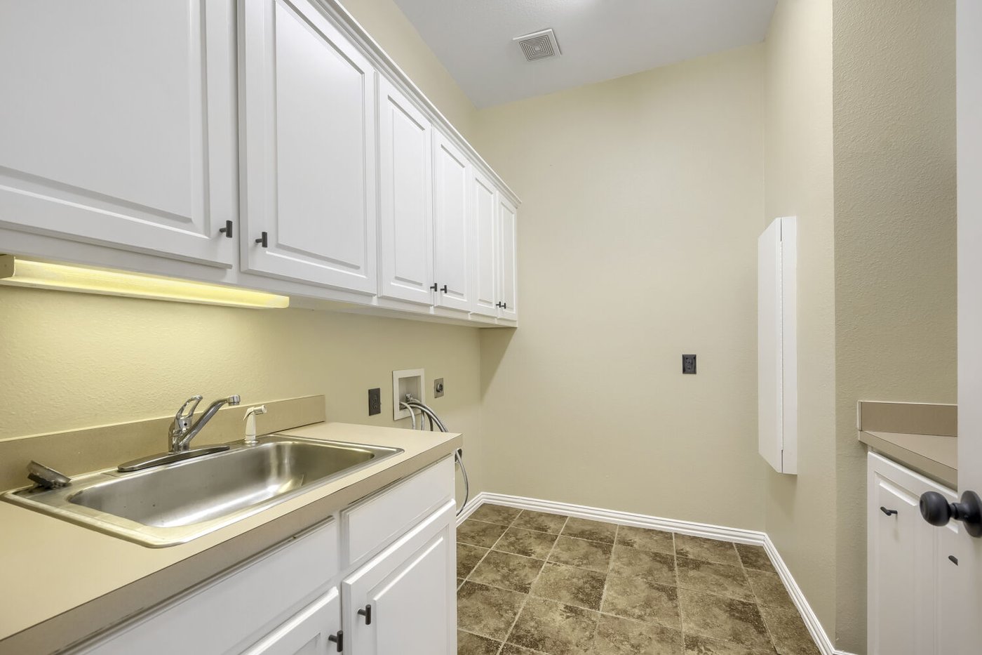 Laundry room at 201 N Garza Rd, Shady Shores