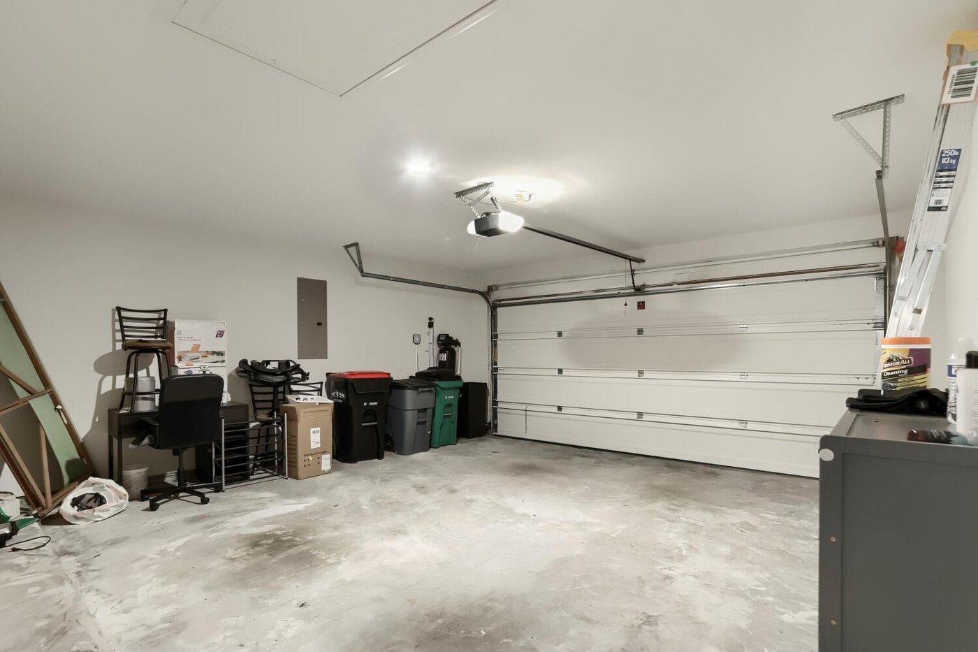 Garage at 20431 Yearling Pasture Ln, Tomball