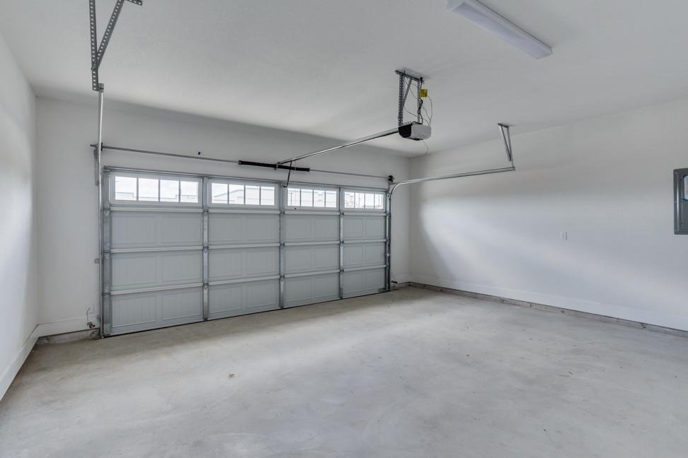 Attached garage at 206 Topaz in New Braunfels