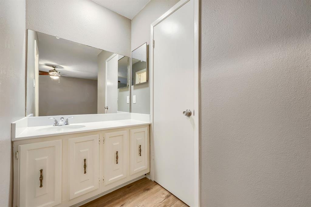 Bathroom vanity at 22 E Townhouse Ln #31, Grand Prairie
