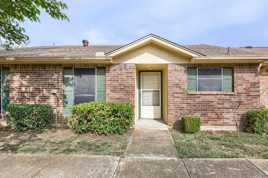 Front exterior of 22 E Townhouse Ln #31, a single-story brick townhouse for lease in Grand Prairie, TX