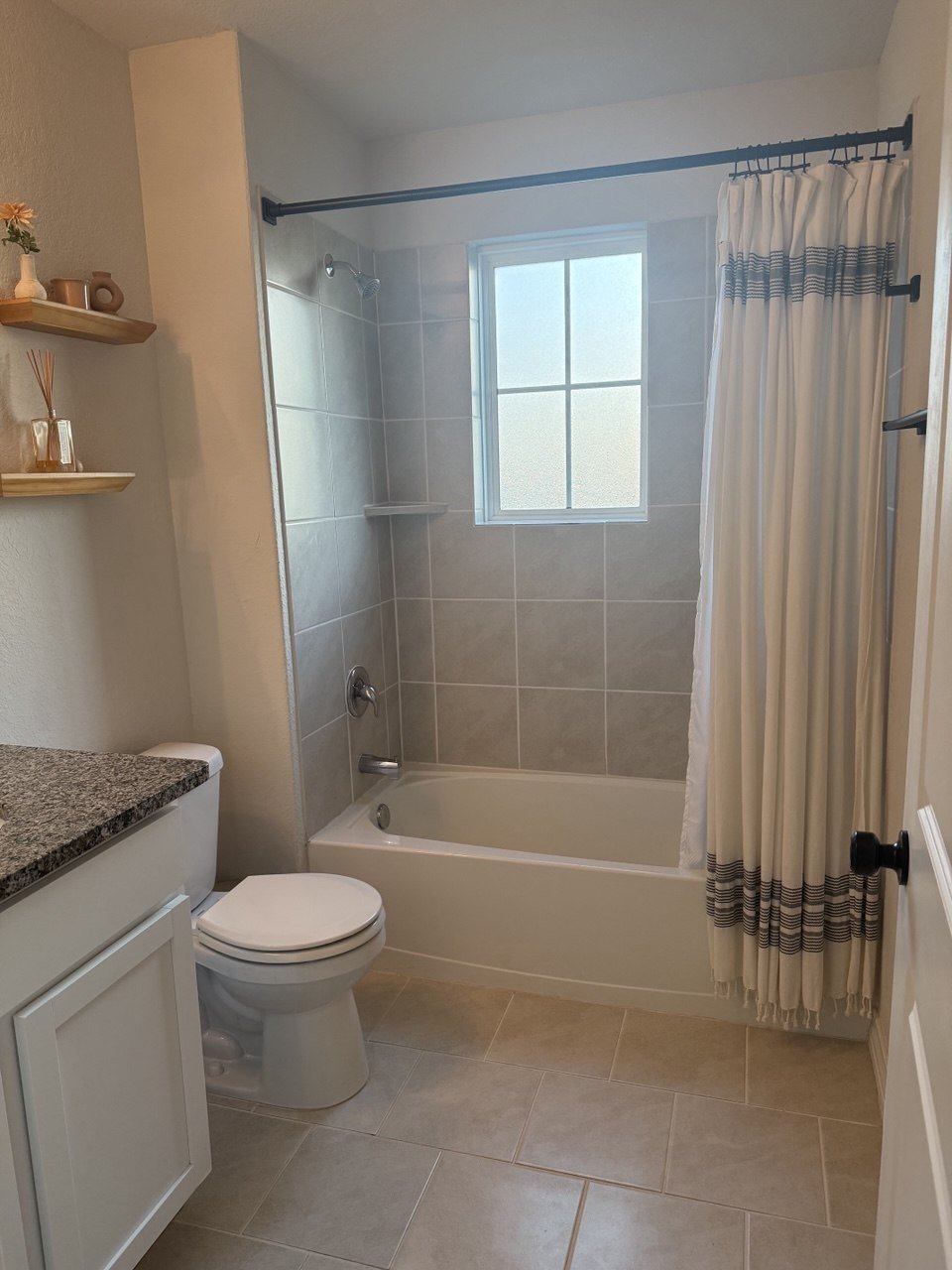 Second full bathroom at 22126 Backspin in San Antonio