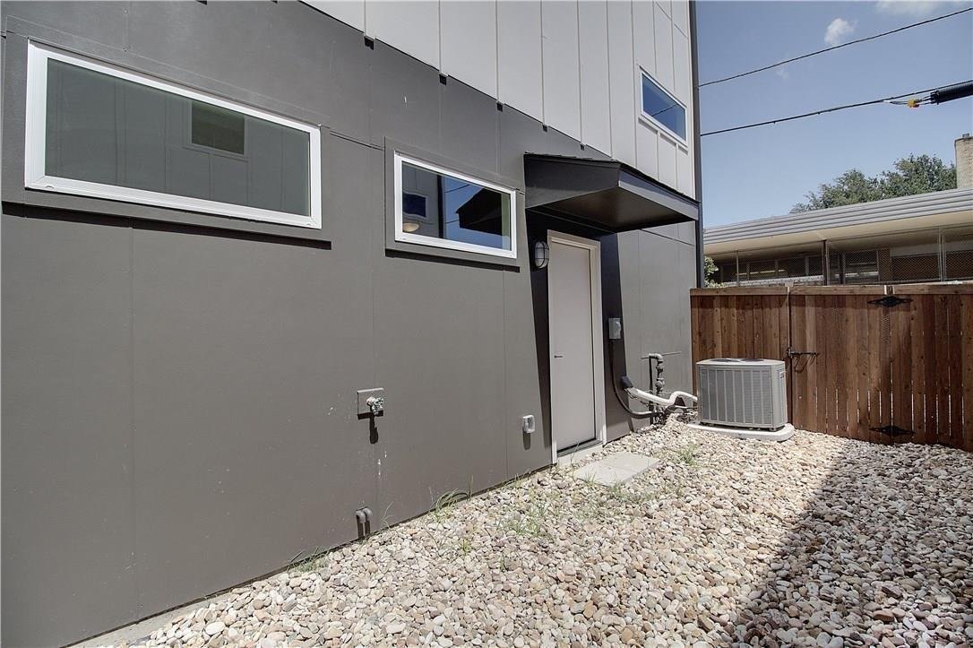 Side exterior and private area of 2310 N Carroll Ave Unit 105, Dallas, TX