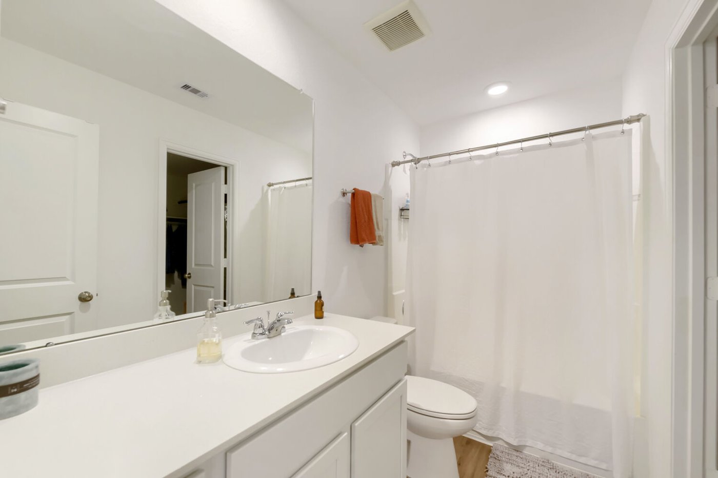 Primary bathroom at 2729 Cadiz Bay Dr, Conroe