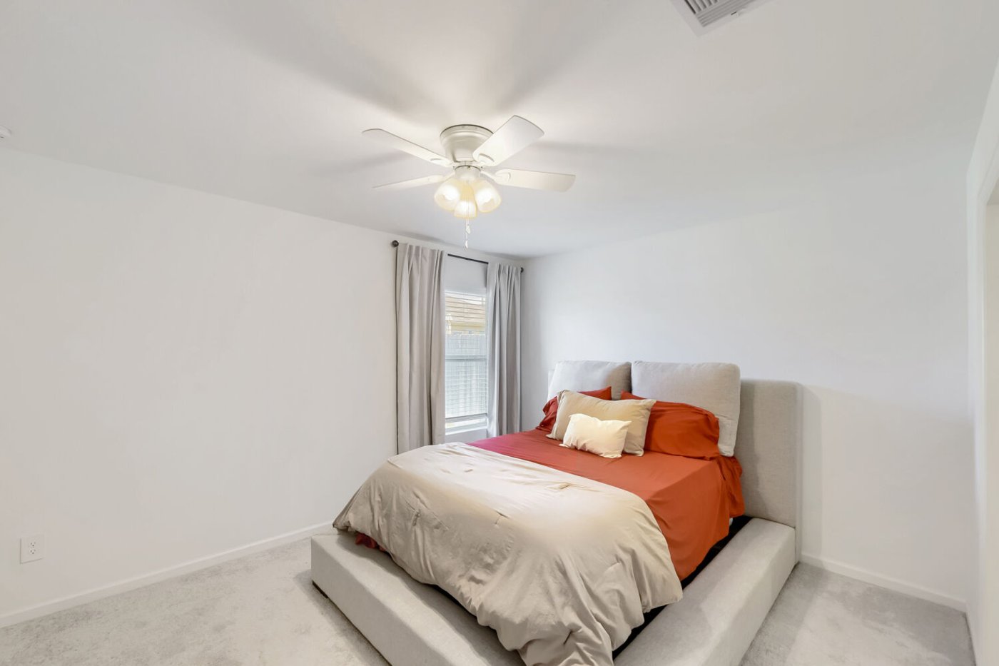 Primary bedroom at 2729 Cadiz Bay Dr, Conroe