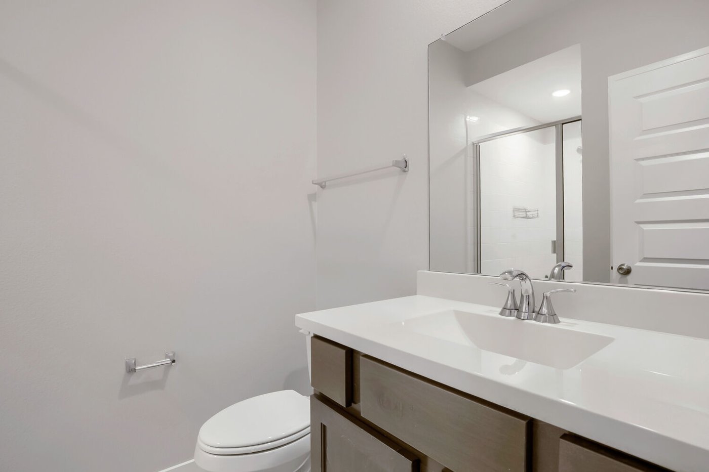 Full hall bathroom with a vanity at 3925 Chesapeake Ln, Heartland