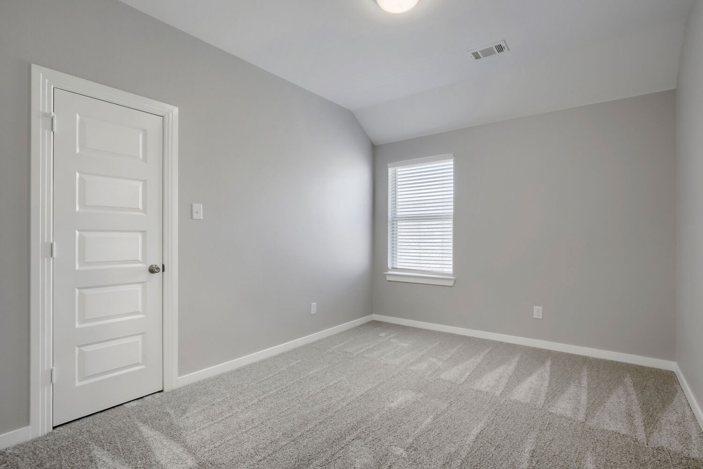 Fourth bedroom with a window at 3925 Chesapeake Ln, Heartland