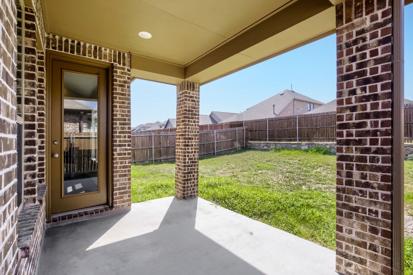 Covered back patio at 3925 Chesapeake Ln, Heartland, TX