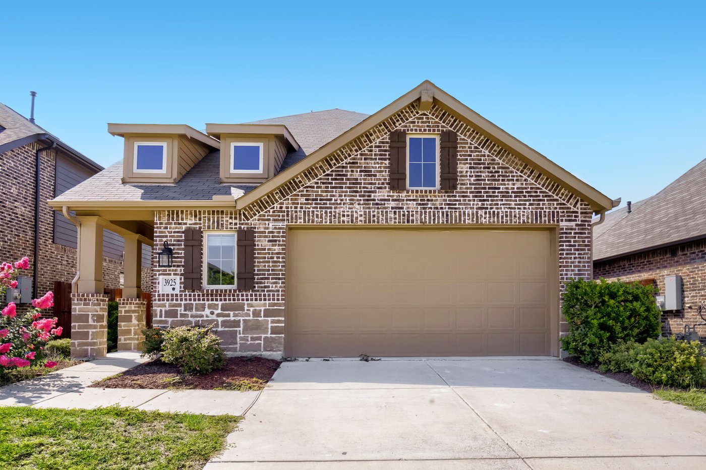 3925 Chesapeake Ln, Heartland TX brick home for sale