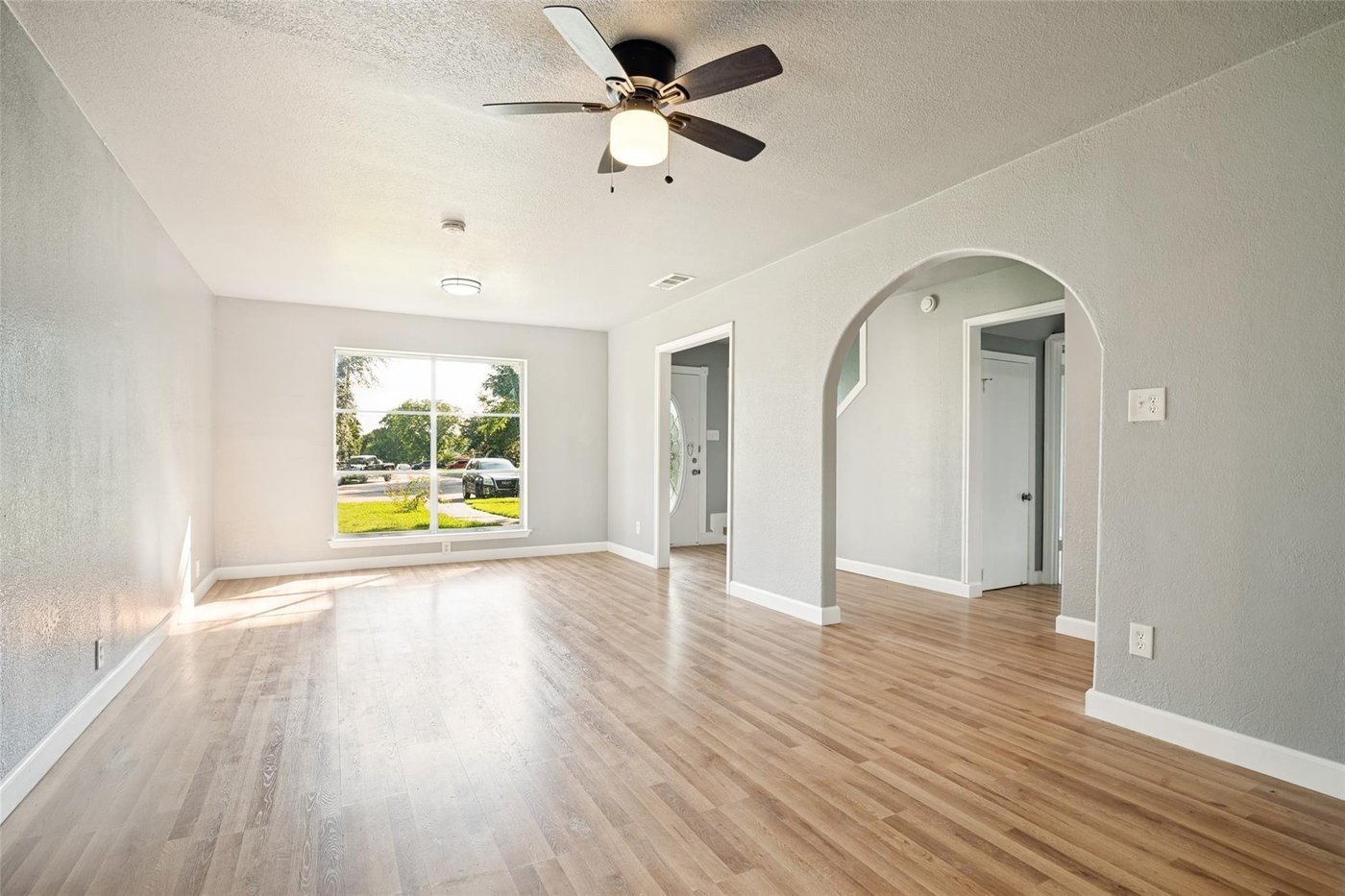 Living room at 4401 Ivy Dr, Mesquite