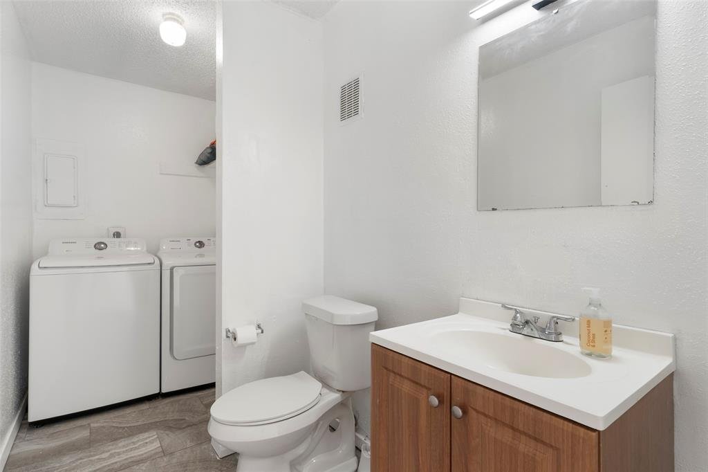 Half bath at 4414 Westminster Dr, Irving