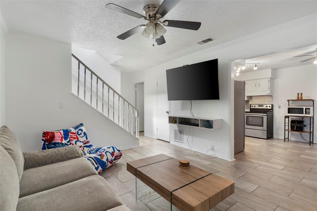 Living room at 4414 Westminster Dr, Irving
