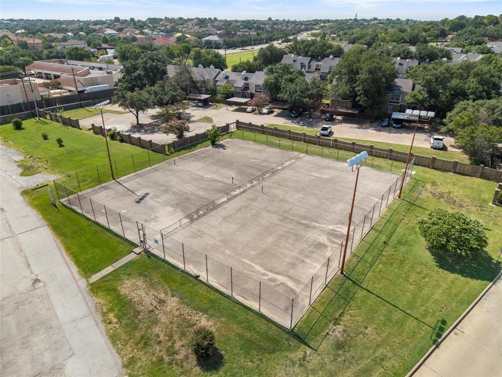 Tennis court at 4414 Westminster Dr, Irving