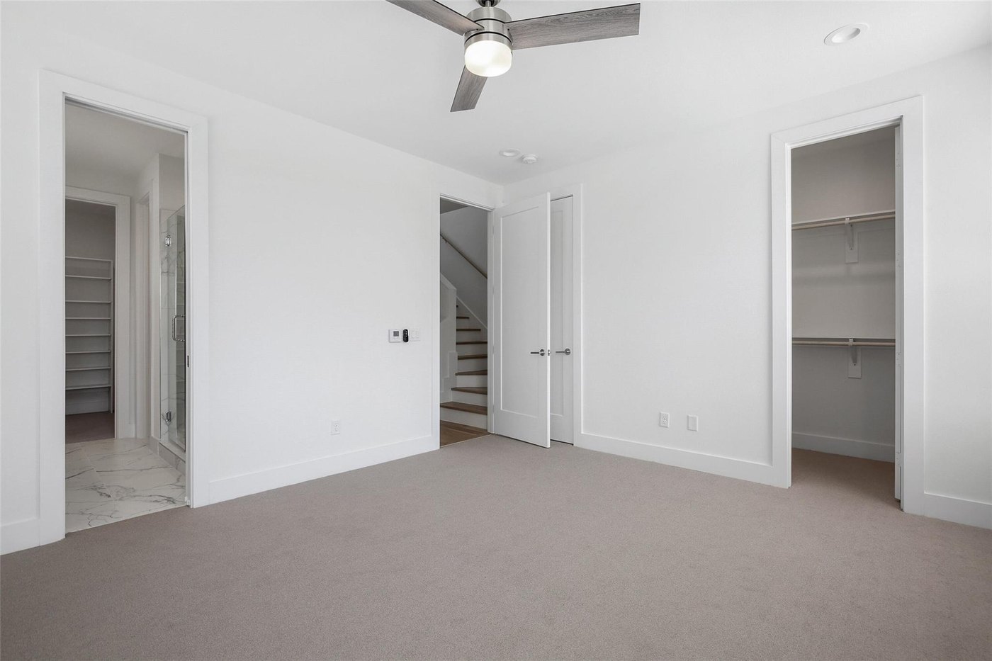 Additional bedroom with a private bath and closet at 4904 Lexington Ct, Dallas