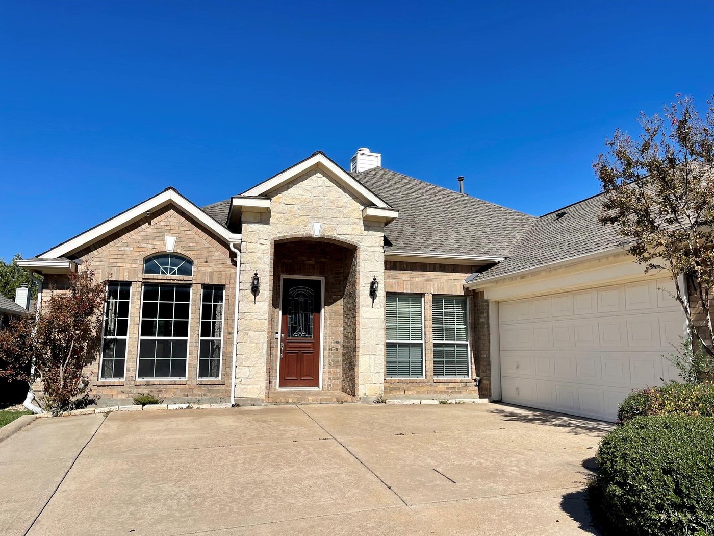 Front exterior of 6505 Josephine Dr, a brick home with a 2 car garage for lease in Arlington, TX