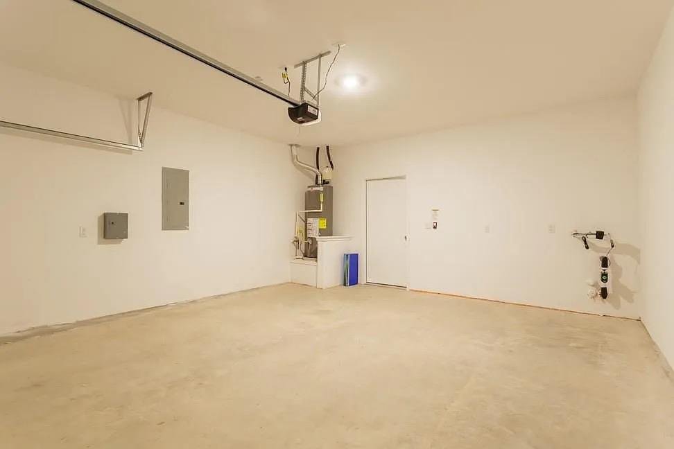 Garage 2 at 7104 Spotted Leaf Way, Del Valle