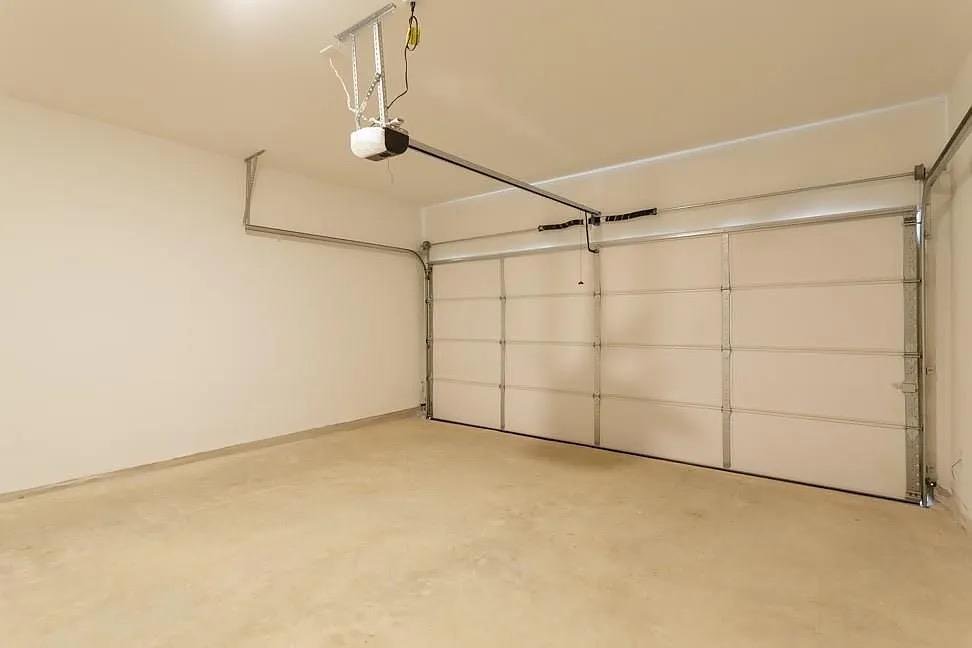 Garage at 7104 Spotted Leaf Way, Del Valle