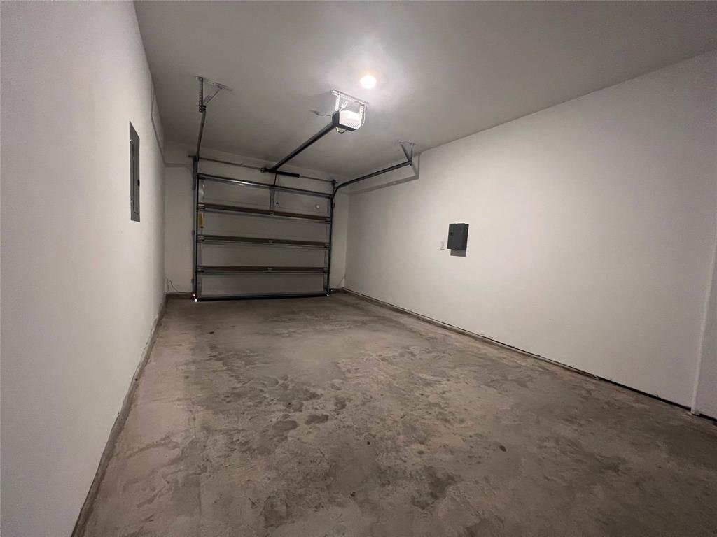 Attached garage at 7724 Spotted Leaf Way in Del Valle